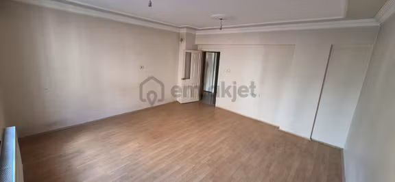 Emlak Fix'den Huzur Mahalesinde Satılık 3+1 Fırsat Daire 1
