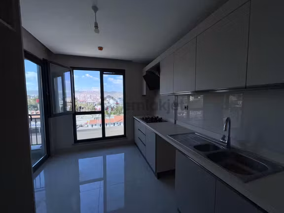 Balıkesir Emlak Konutları Sitesinde Satılık Arakat 2+1 Daire 2