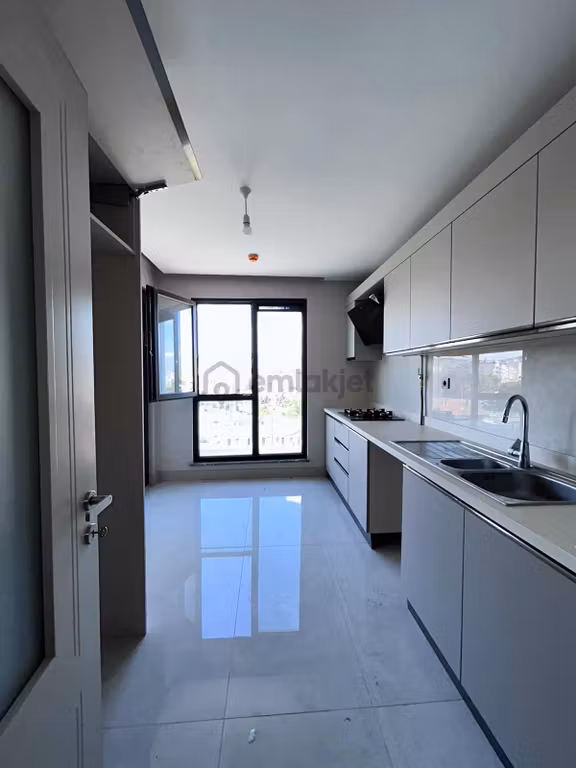 Balıkesir Emlak Konutları Sitesinde Satılık Arakat 2+1 Daire 1