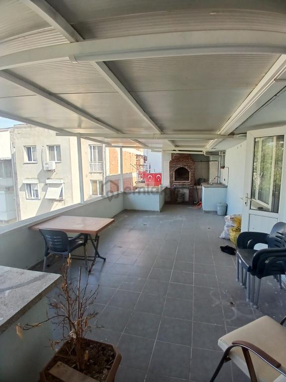 Karşıyaka Çarşı Geniş Teraslı Eşyalı Kiralık 2+1 Daire 1