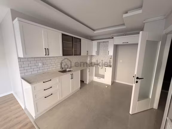 Kozan Gayrimenkulden Enuygun Fiyat İle Ara Kat Geniş 4+0 2