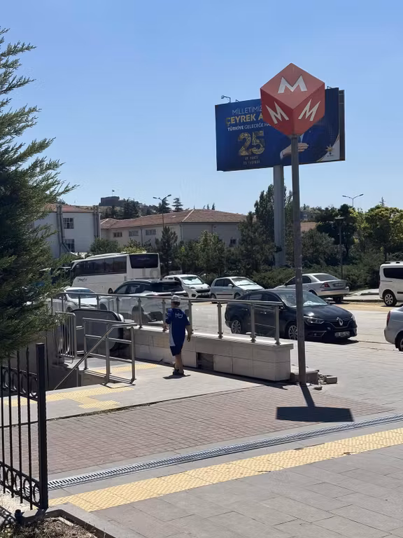 Yeni İtfaiye Çarşısında Kiralık Köşe Başı Ofis 2
