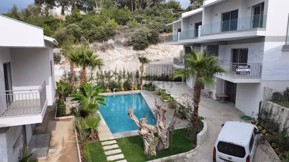 Urla Da Denize Yürüme Mesafesinde Site İçinde 5+1 Villa 1