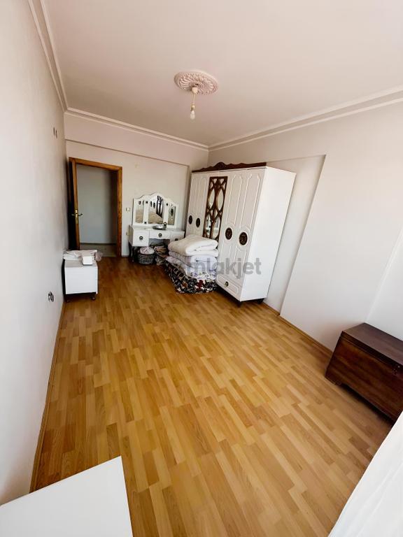 Hekimoğlu'ndan Şirinevler Mh Geniş Kullanımlı Satılık 2+1 Daire 2