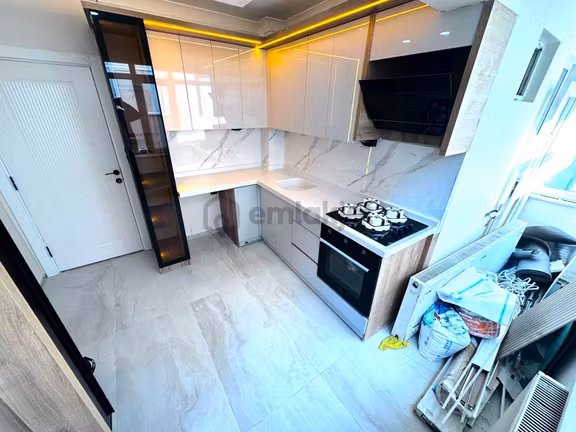 𝄞melodi'den Tam Akçay Merkez'de Ayrı Mutfaklı Arakat Ebeveyn Banyolu 2+1 Daire 1