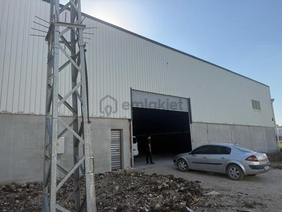 Zorlu Gayrimenkul'den Levent Mah'de 1000m2 Kiralık İşyeri Depo 2
