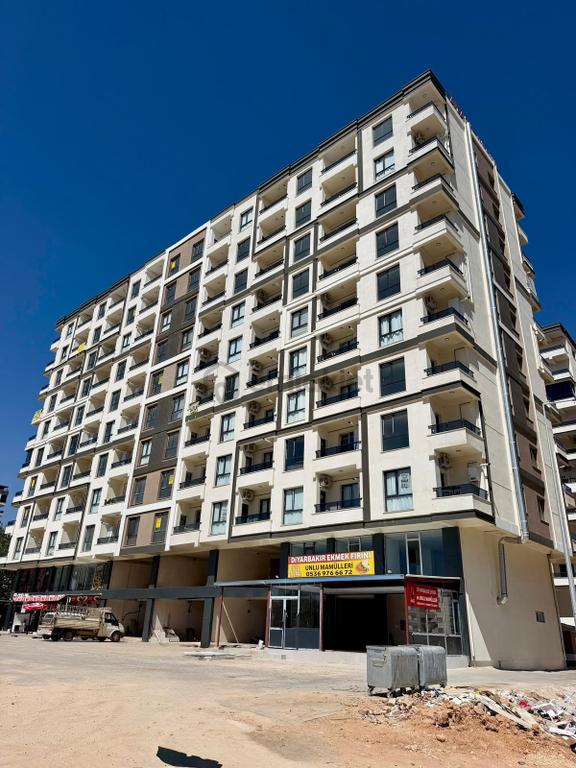 Umut Emlak'tan Diyarbakır Yolu Üzeri Ana Caddede Satılık1+1daire 2