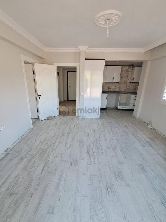 Seydikemer Gerişburnunda Satılık 2+1 Giriş Kat Bahcelı Daire 1