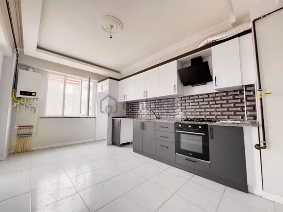 Hacıveyiszade Mah. Site İçinde 3+1 130 M² Geniş Ara Kat Daire 2