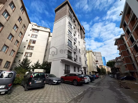 Cevizli'de 5 Yıllık 2 Balkonlu Otoparklı 2.kat 90m2 Kiralık 2+1 1