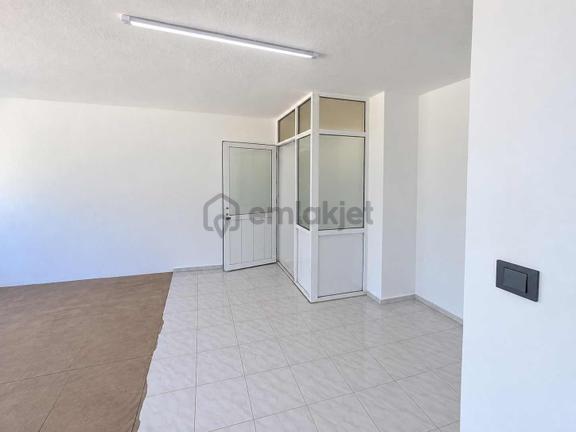 Yeniyol Caddesi Üzerinde 30+30 M² Asma Katlı Kiralık Dükkân 2