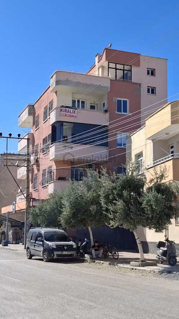 Kozan Gayrimenkul'den Hastane Kavşağına Yakın Kombili Daire 1