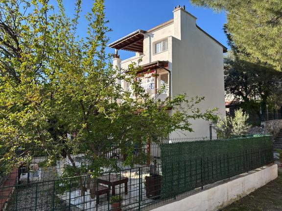18 Çandarlı Piri Reis Sitesi Tripleks Köşe 3+1 Satılık Villa 1