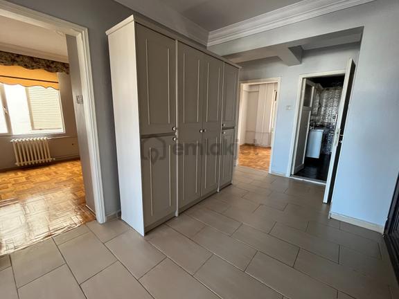 Edremit Merkezde Jeotermal Isınma Ve Asansörlü 3+1 Kiralık Daire 2