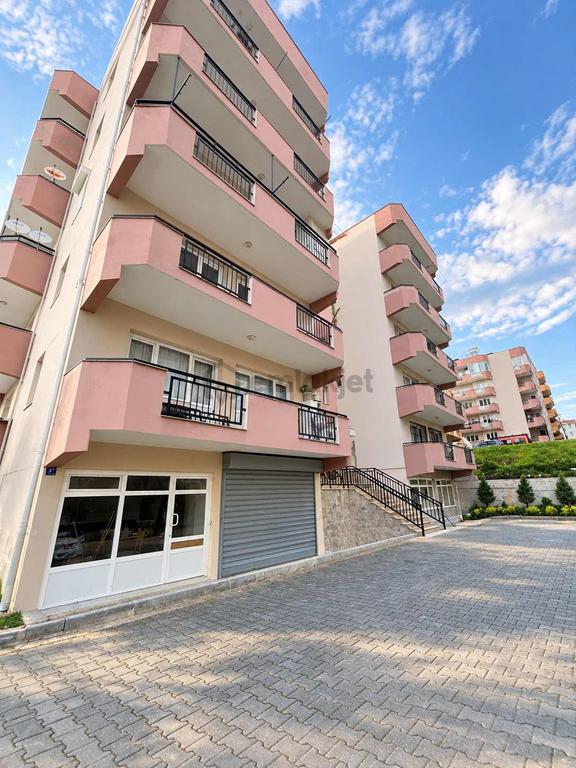 Kuşadasında 80 M2 Kullanımlı Satılık İş Yeri Araç Takasına Açık 1