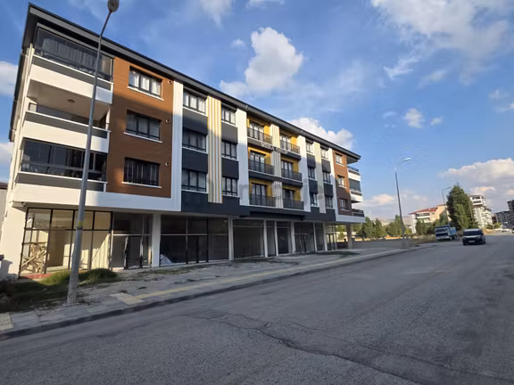 Gölbaşı'nda 380 M² Satılık Dükkan Ve Depo Fırsatı 2