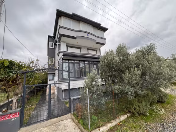 Burhaniye İskele Mahallesinde Denize 350 M. 2+1 Kiralık Daire 1