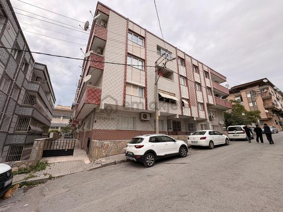 Buca Barışta Merkezi Konumda Doğalgazlı 3+1 Arakat Kiralık Daire 1