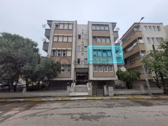 Bahçelievler'de Satılık 3+1 Ara Kat Fırsat Daire 2