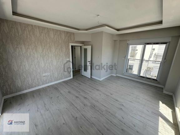 Akdeniz Emlak'tan Merkezi Konum Köşe Parsel Ara Kat Güney Cephe 2
