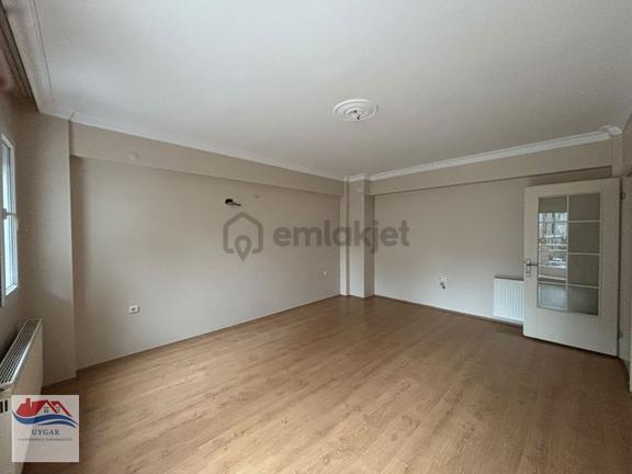 Karşıyaka Yalı Mahallesinde Park Cepheli Kiralık 3+1 Daire 2
