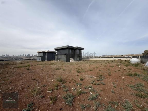 Taşpınar'da 1500 M2 Arsa Üzerinde Natamam 3 Banyolu Cadde Üzeri! 2
