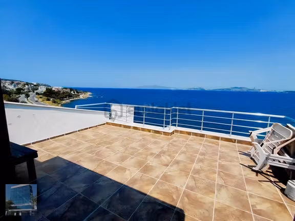 Yeni Foça'da Panoramik Deniz Manzaralı Satılık Lüks Villa (6+2) 2