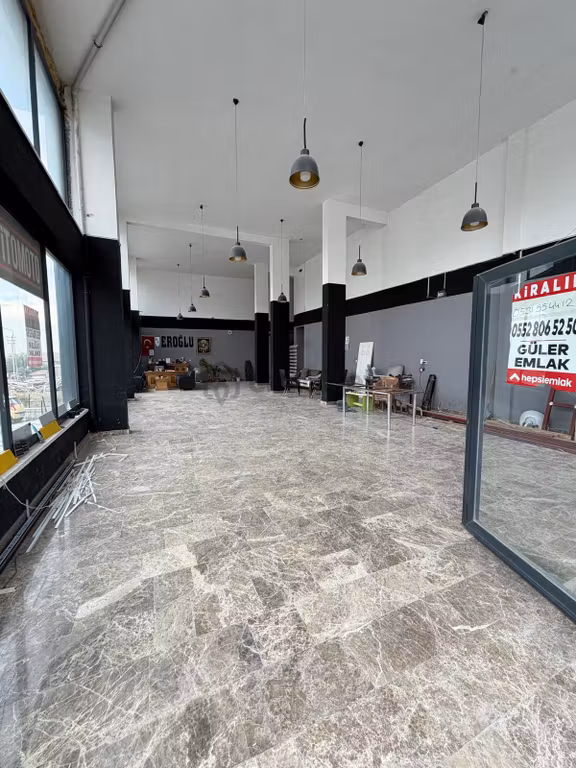 Güler Emlak'dan Kibarulu Cad Üzeri Yüksek Tavan 180 M2 Giriş Önü Acık Kiralık Dükkan 1