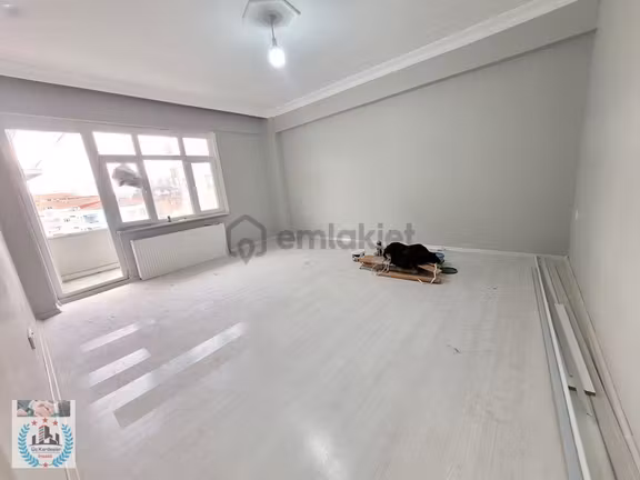 Üç Kardeşler'den 75.yıl Mh Satlık 2+1 Krediye Uygun Ara Kat Dai. 1