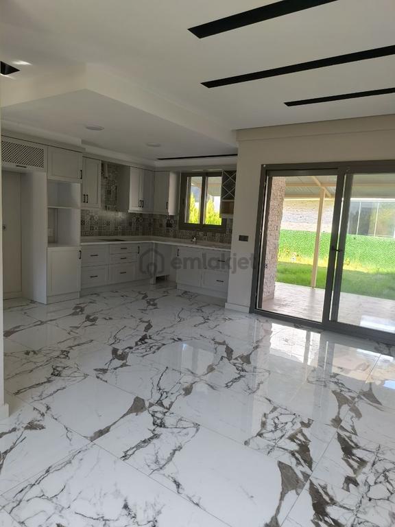 Hsn Emlaktan Guzelcamda Satılık Geniş Villa 2