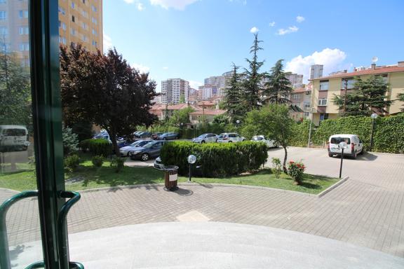 Demetkent Sitesinde Ara Kat Tam Yapılı Satıklık Daire 2