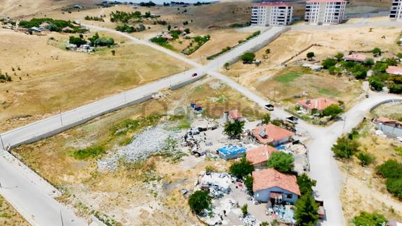 ^'trio Grup'^yakacıkta Yatırımlık Daire Getirili Satılık Arsa 1