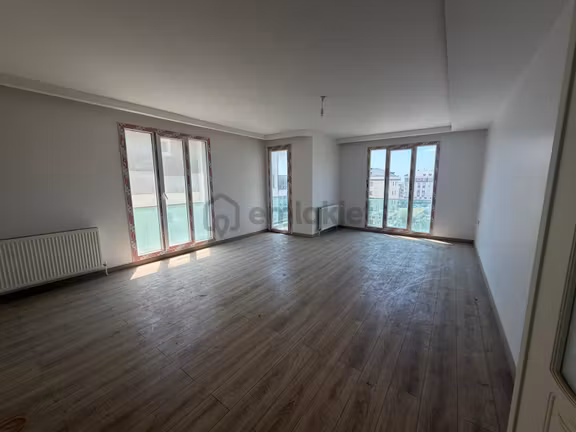 Beylikdüzü Kaleria Life Sitesinde Satılık Boş 3+1 Daire 1