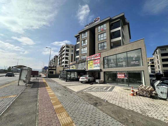 Atlı Çayır Bulvarına Cephe Kiralık Şerefiyesi Yüksek Dükkan 1