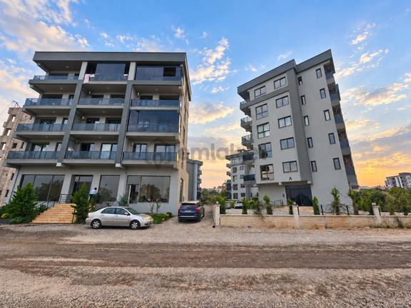 Kuyuluk'ta Havuzlu Site İçi 3 Cephe Çift Balkonlu 2+1 Kiralık 1