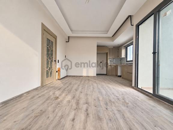 Kuyuluk'ta Havuzlu Site İçi 3 Cephe Çift Balkonlu 2+1 Kiralık 2