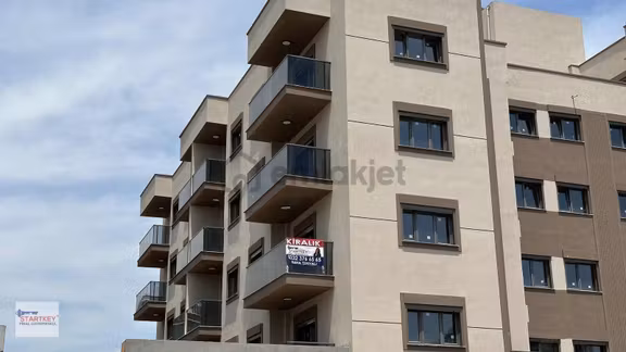 Çiğli Harmandalıda Havuzlu Site'de, 3+1 Çift Cephe Kiralık Daire 2