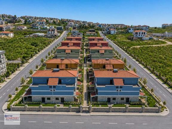 Menemen Seyrek Satılık Villa 3+1 Triplex Havuzlu Güvenlikli Site 1