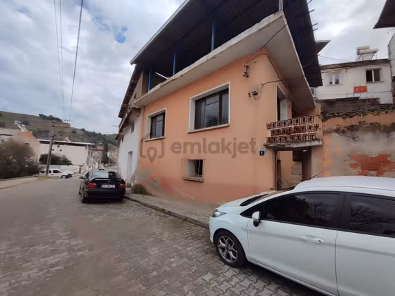 Koçarlıda Çarşının Dibinde Satılık 122 M2 Müstakil Ev 1