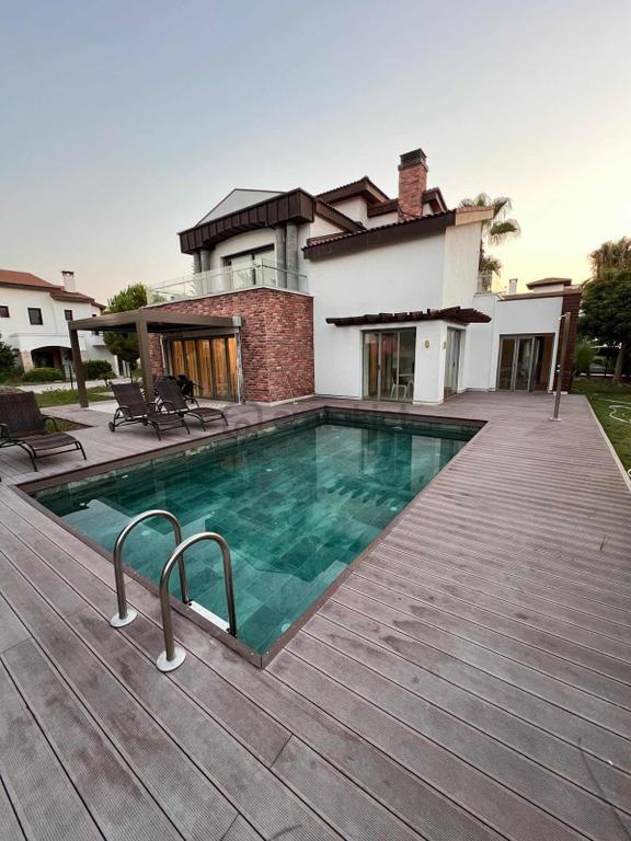 Poınt Invest'ten River Garden'da Müstakil Villa 4+1 1