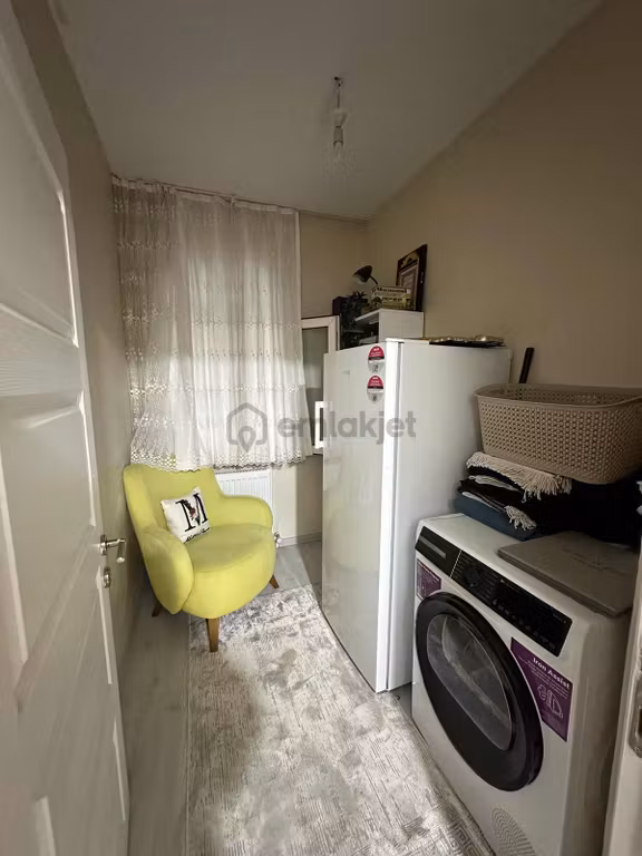 Gaziosmanpaşa Merkez Balkonlu Satılık 2+1 Giriş Kat Daire 2