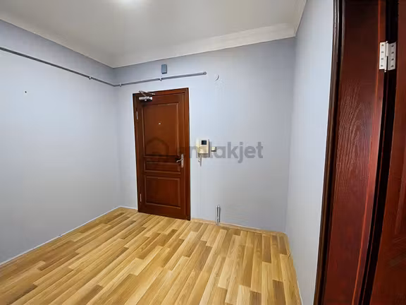 Mehmet Ali Paşa Çarşının Merkezinde 2+1 Kiralık Ofis 2