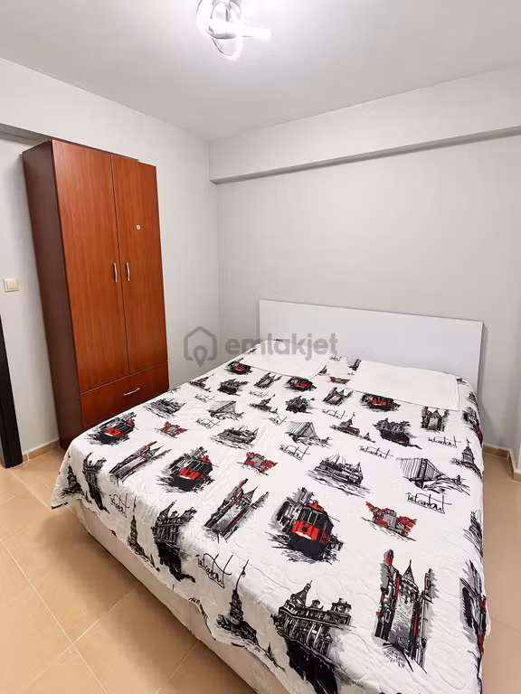 Arakat Balkonlu Kiracılı Üniversite ‘ Ye Yakın 1+1 Satılık Apart 2
