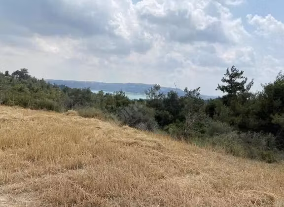 Aki Gayrimenkul Den Tek Tapu / Dörtler Mh./ Göl Manzaralı / Villa İmarlı / 6055m2/ve Diğer Arsalar. 1
