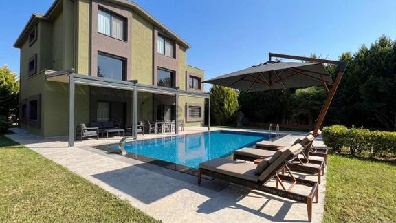 Urla İskelede 1.600m Bahçe İçinde Müştemilatlı Tripleks Villa 2
