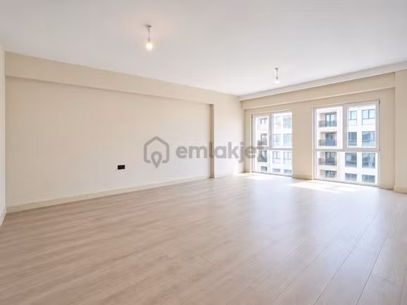 Kayaşehir Elvorada Konforlu Aile Yaşamına Uygun Kiralık 4+1 1