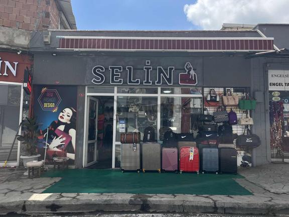 Turist Yoğun Bölgede Devren Kiralık Çanta & Valiz Mağazası 1