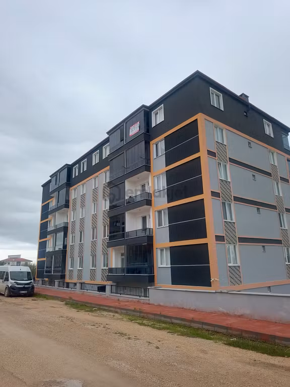 Kiziroğlu Gayrimenkul Danışmanlık'tan Satılık Bağlarbaşı Mahallesi'nde 3+1 İçi Özel Yapılı Daire 1