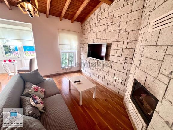 İzmir Çeşme Alaçatıda Yıllık Kiralık Şömineli 2+1 Taş Ev Daire 2