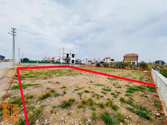 Ayvalık Altınova'da Yola Cepheli 208 M² Paylı Villa İmarlı Arsa! 2